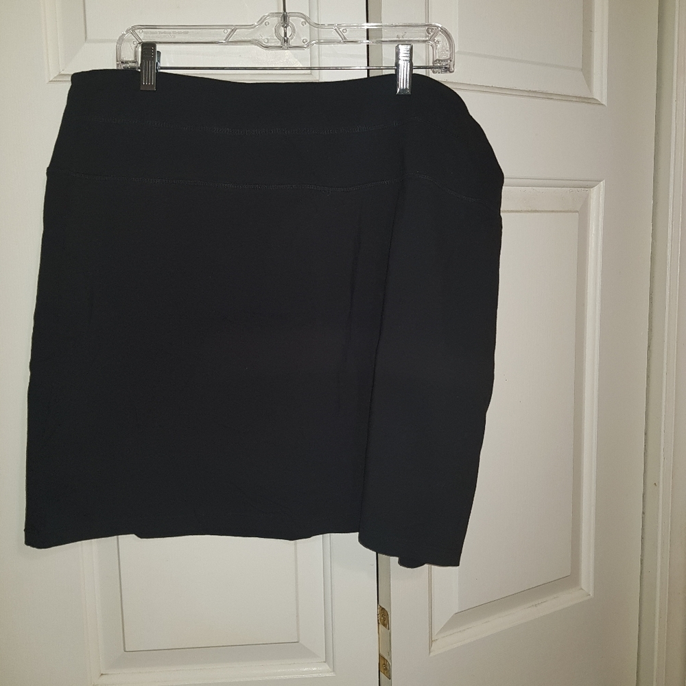 Black skort
